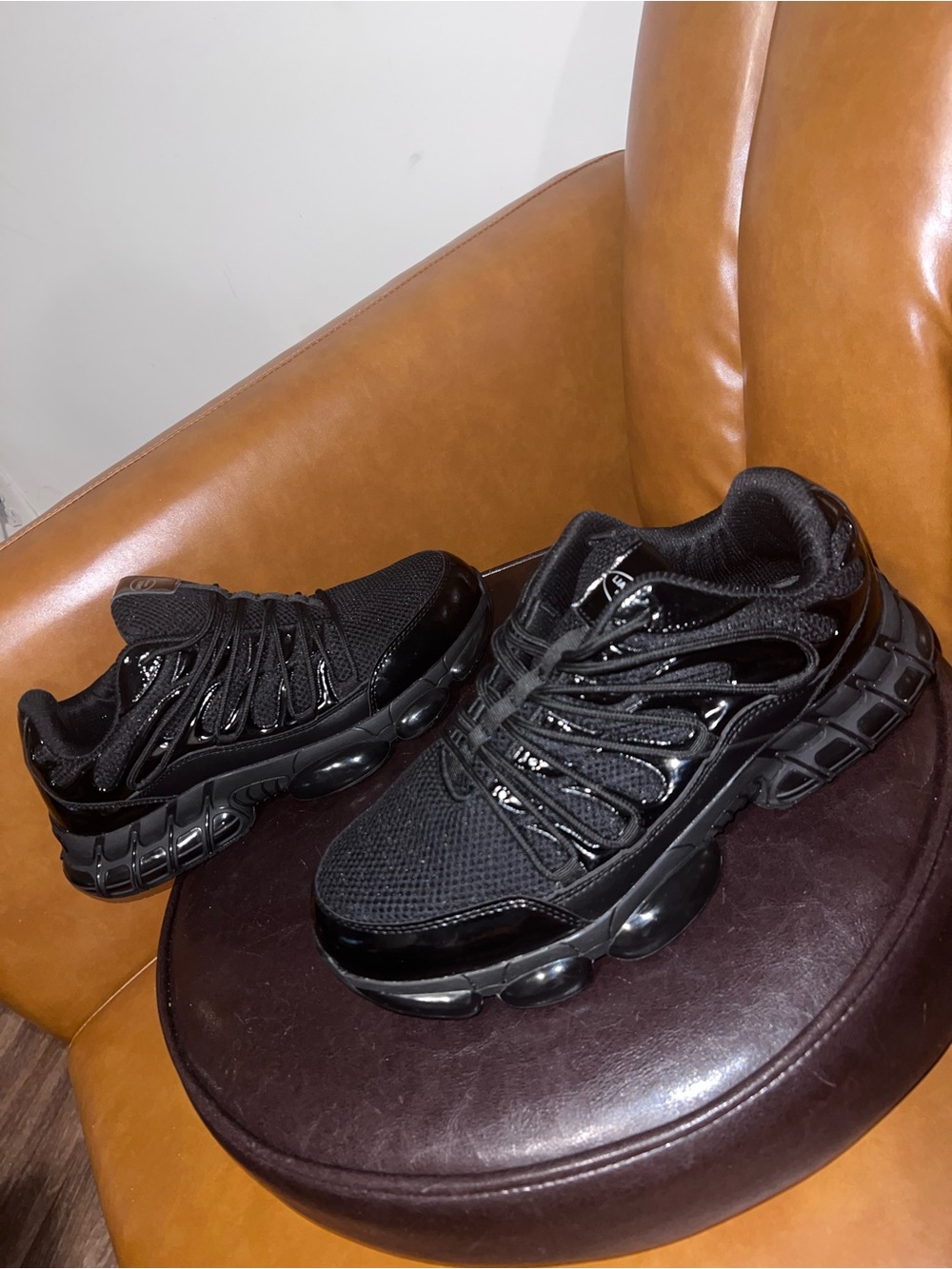 LIANGGO steel toe work sneakers men’s size 9